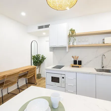 Bright Renovated -terrace -1bedroom 1bath