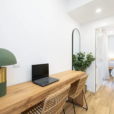 Apartment Bright Renovated -terrace -1bedroom 1bath *