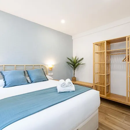 Bright Renovated -terrace -1bedroom 1bath Apartment *